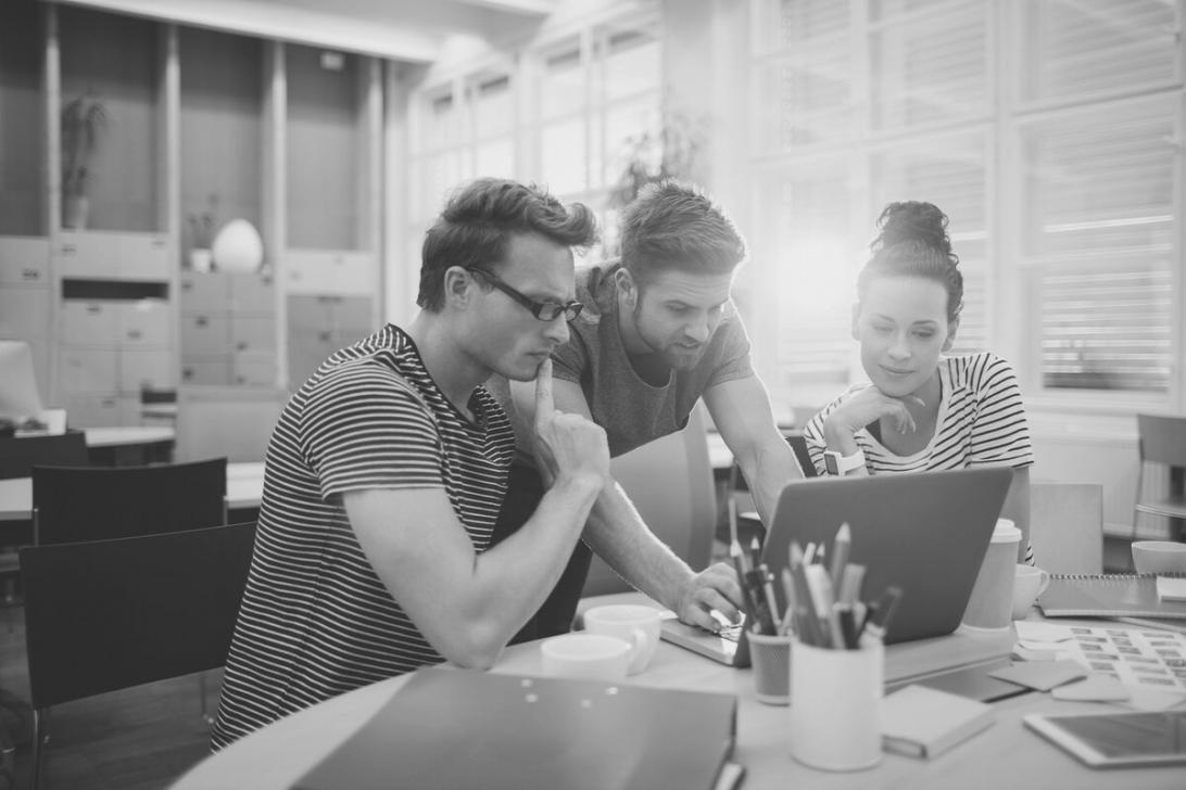 Teilnehmer während einer Diskussion in einem unserer Seminare